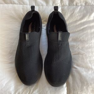 Sketchers Women's Go Walk Arch Fit Black 8.5